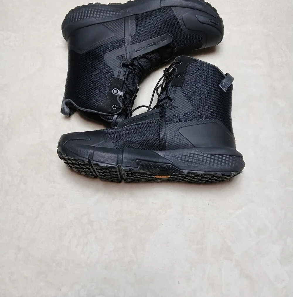 Under Armour all black